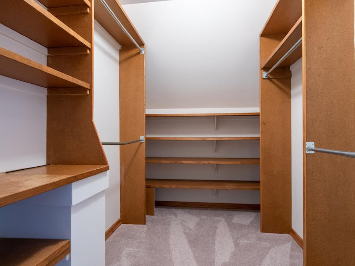 Walk-in Closet